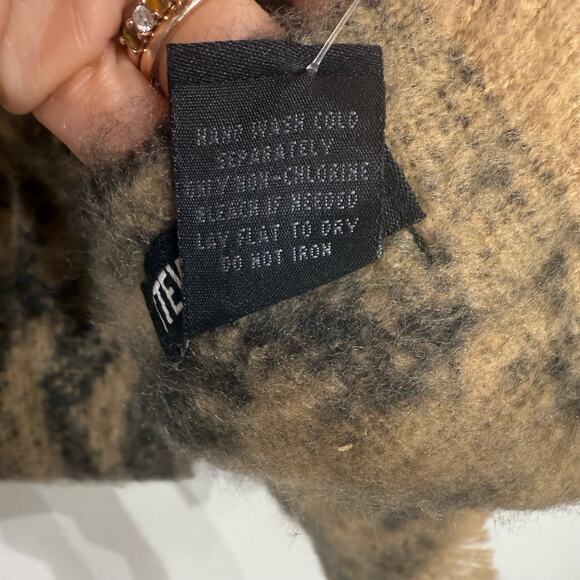 Steve Madden Tan Leopard Print Blanket Scarf NWT - Picture 7 of 11